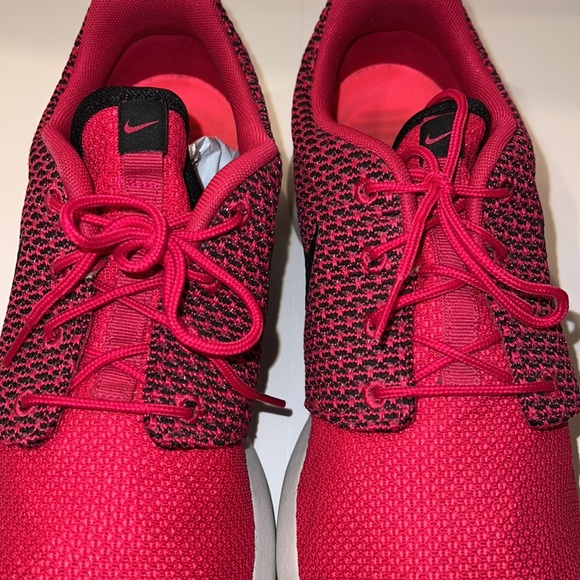 Unisex Men’s Nike Roshe Run Fuschia/Black Sneakers US 10.5 - Picture 3 of 7